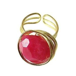 AGATE CHUNK STATEMENT RING IN BERRY